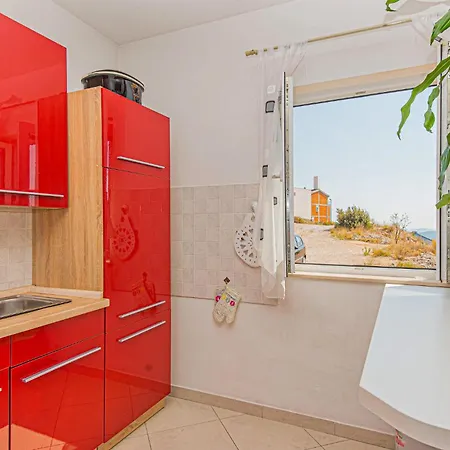 Three-bedroom In Appartement
