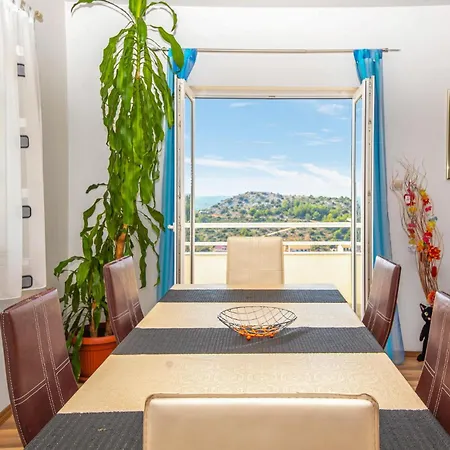 Cozy In With House Sea View Apartment