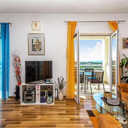 Three-bedroom In Apartman