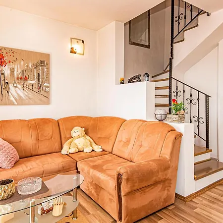 דירה Three-bedroom In