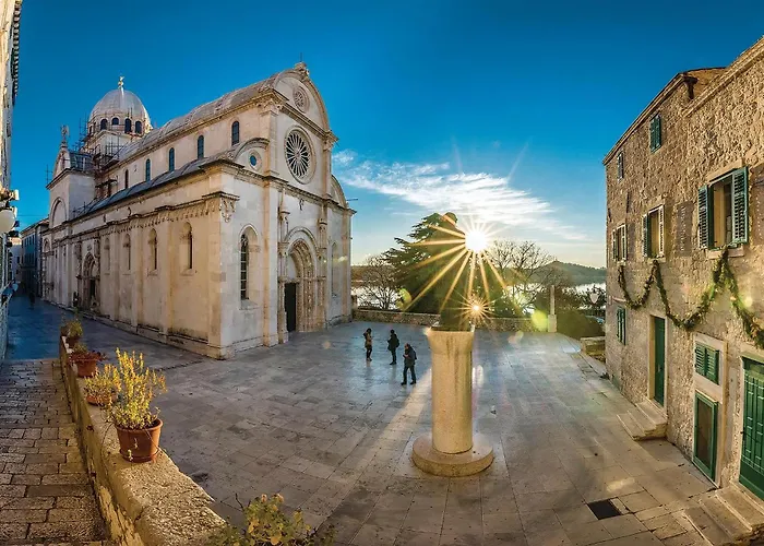 Apartment Three-bedroom In Sibenik