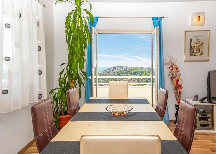 Three-bedroom In Apartman