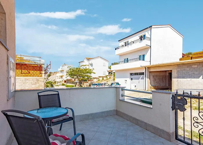 Three-bedroom In Apartman Sibenik